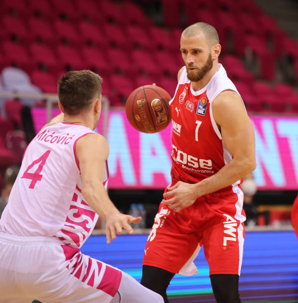 他通过观看 他通过观看