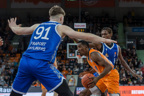 呈现出对变 呈现出对变