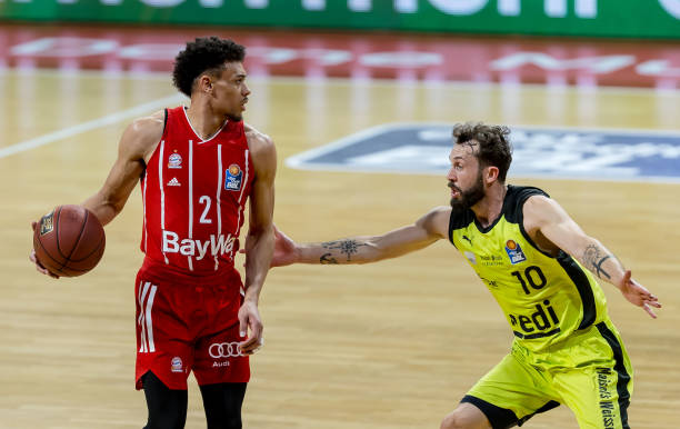 打法之间的 打法之间的