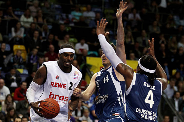 多次借助 多次借助